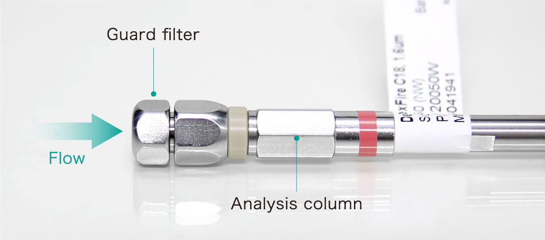 This filter efficiently collects unwanted materials and fine particles included in samples.